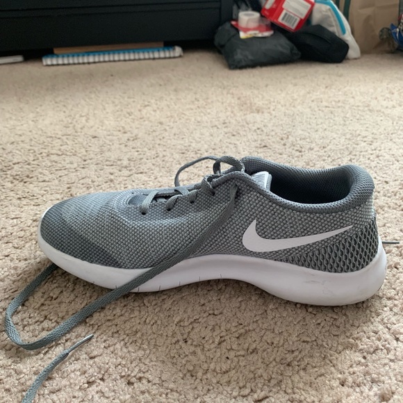 Grey Nike Sneakers 👟 - Picture 4 of 6